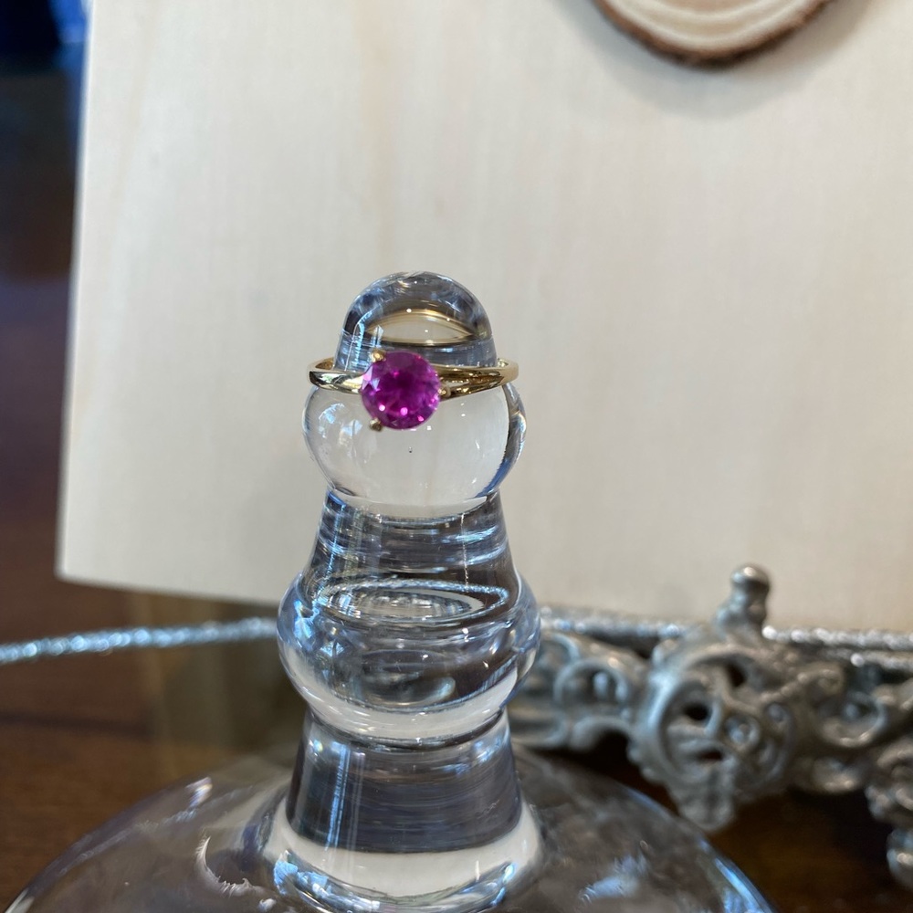 Solid yellow gold pink sapphire solitaire ring size 7.